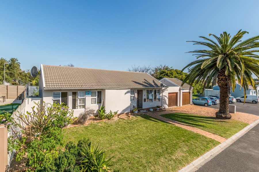 4 Bedroom Property for Sale in Vredekloof East Western Cape